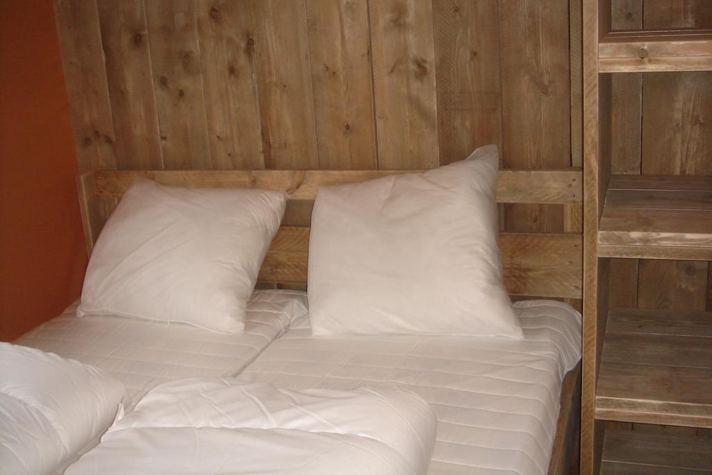 Camping De La Bonnette Caylus Habitación foto
